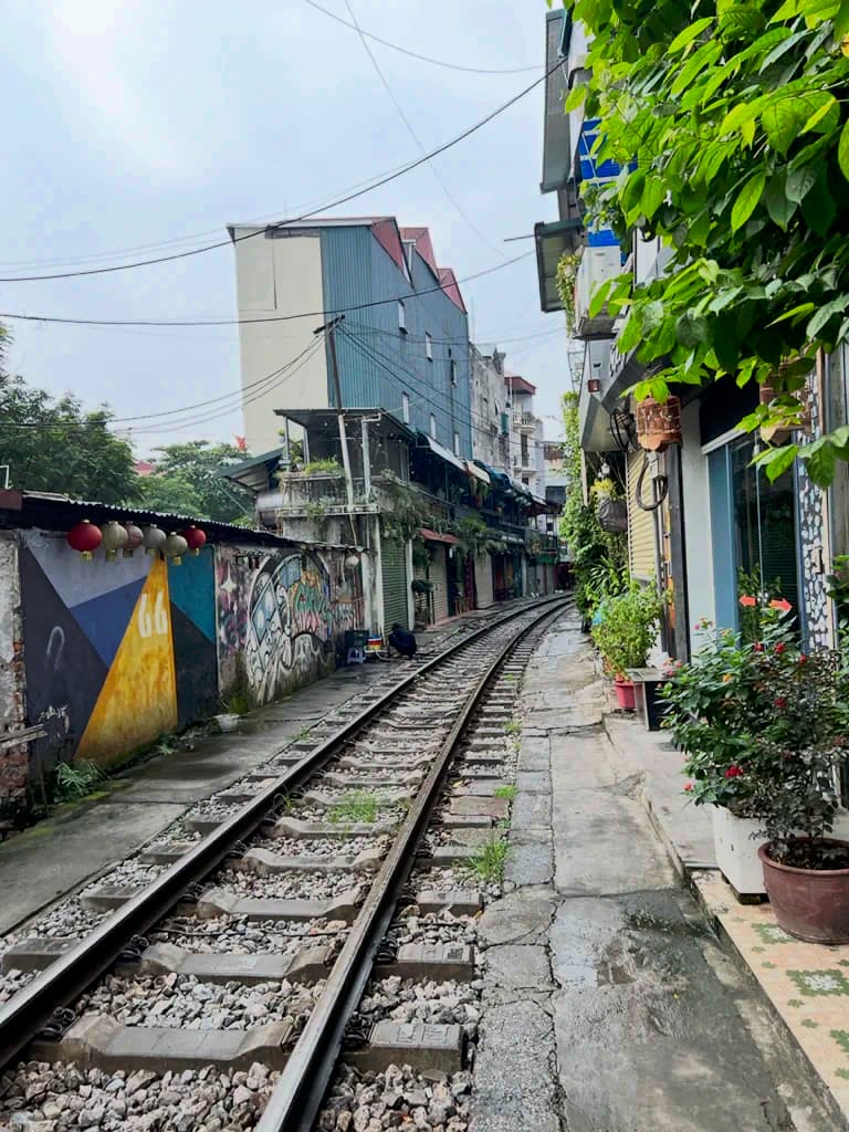 Hanoi train street